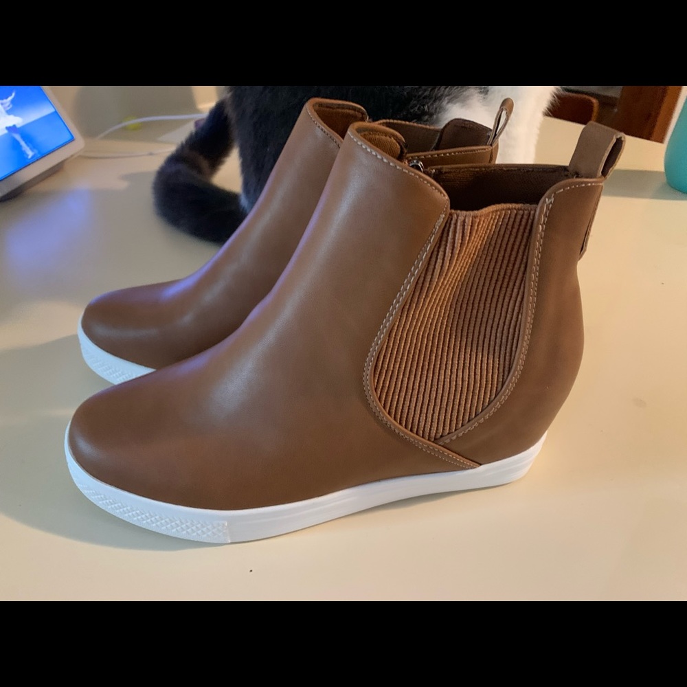 Women’s BRAND NEW Ccocci wedge sneakers!! Size 8